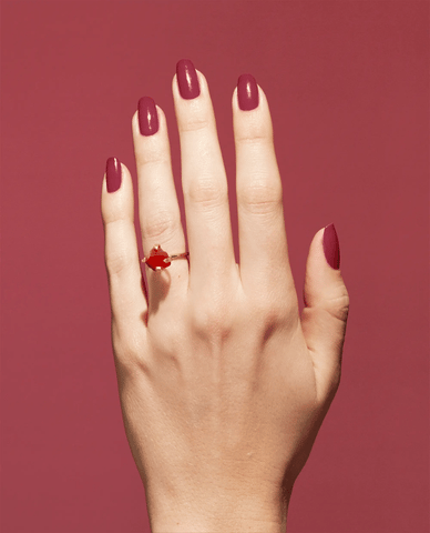 Nature Strong Vegan Nail Lacquer Give a Garnet