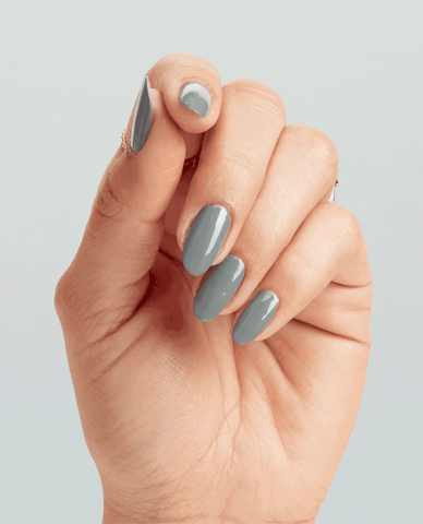 Nail Lacquer Suzi Talks with Her Hands